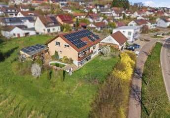 Zweifamilienhaus auf großem Grundstück - Optimal für die große Familie !!