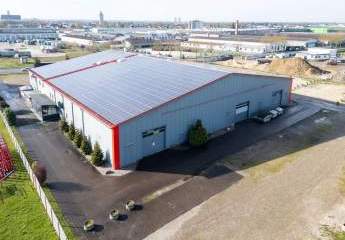 zu verkaufen : Freitragende Halle (2.500 m²), PV-Anlage optional-sehr großes Grundstück (17.000 m²)