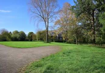 Wo Wald und Wohnträume sich begegnen - Ihr Platz für ein Doppel- oder Einfamilienhaus