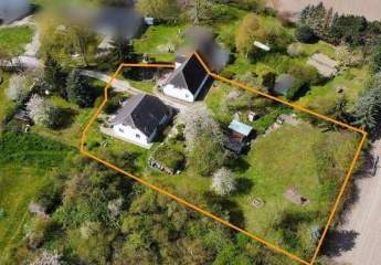 2 Häuser auf großem Grundstück!