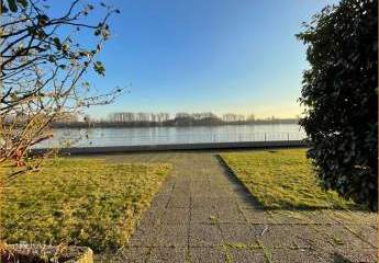 Blick auf den Rhein! Traumhafte 3 Zimmer Wohnung in Sürth!