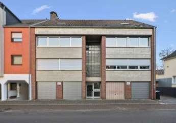 Wohnen mit Stil: Lichtdurchflutete 5-Zimmer-Wohnung mit Kamin & Balkon