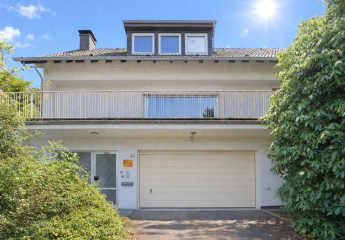 Freistehendes sanierungsbedürftiges Einfamilienhaus in Hanglage