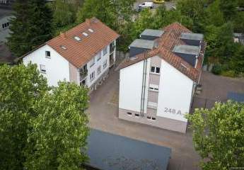 Einzigartiges Angebot: Zwei sanierte Häuser und Bauland in Stadtkernnähe! Carports und Stellplätze.