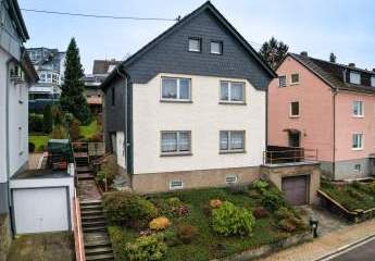 Gepflegtes Zweifamilienhaus in ruhiger Nebenstraße  von Riegelsberg