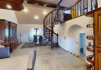 Sehr ruhig gelegenes Ein-Zweifamilienhaus mit schöner Gartenanlage & Garage mit Gartendurchfahrt