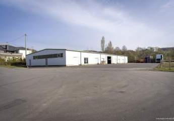 Große Lagerhallen mit WC und kleinem Büro & großzügiger Zufahrt in Urexweiler