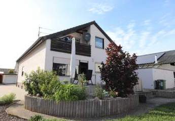 Verkauft wird ein hochwertiges 2 Fam-Haus in ruhiger Lage in Graben-Neudorf mit 594 m² Grundstück.