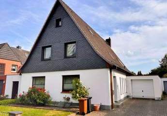 ***Wohnen in bester Lage - Geräumiges Einfamilienhaus mit großzügigen Garten***