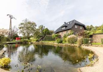 Freistehendes Haus mit Einliegerwohnung und Teich - ein wahres Liebhaberobjekt auf 305 m2 Wohnfläche