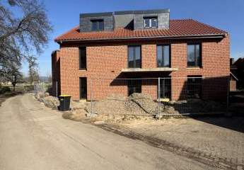 Zwei Balkone, idyllisch gelegener Neubau, eine wunderbare Rarität!