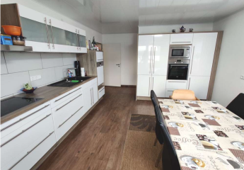 Traumhafte 5,5-Zimmer Etagenwohnung mit großer Sonnenterrasse und modernem Design