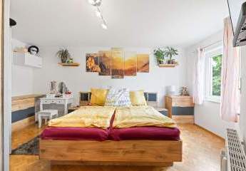 Charmante Maisonette-Wohnung mit Terrasse, Balkon  und 2 TG-Stellplätze in Leonberg-Eltingen!
