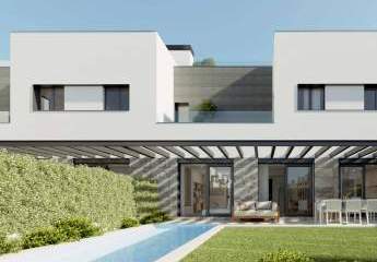 Modernes Einfamilienhaus mit privatem Pool in Strandnähe