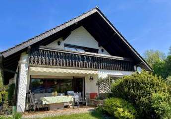 Elegantes Einfamilienhaus mit vermieteter Einliegerwohnung in ruhiger Lage