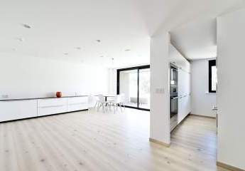 Erstbezug nach Sanierung: Traumwohnung in Bestlage mit 81 m2, 3 Zimmern, Südbalkon + XL-Garage!