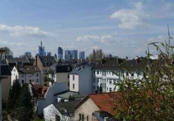 Tolle, geschmackvoll renovierte Maisonette Wohnung mit großer Loggia und Skylineblick