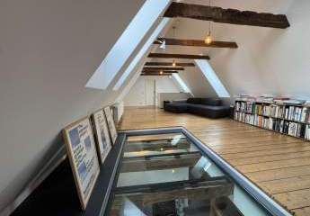 Goldene Aussicht! - wohnen im modernisiertem Altbau mit Stilelementen und großer Dachterrasse