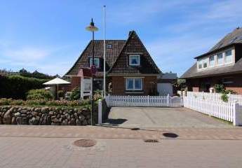 Wohntraum in Hörnum/Sylt: Freistehendes Ein-/Zweifamilienhaus mit ca. 294 qm Wohn- und Nutzfläche
