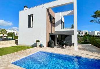 Tolles Einfamilienhaus mit Pool - 3 Schlafzimmer, 3 Bäder in ruhiger Lage