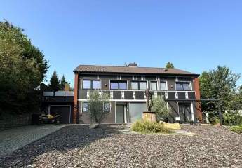 Traumhaus, kernsaniert mit Einliegerwohnung, Sauna, Balkon, uneinsehbarer Garten, extravagante Bäder