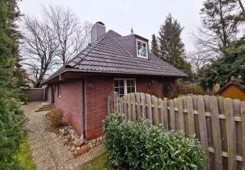 Wohnglück für Familien: Freistehendes Haus mit Garten und viel Platz