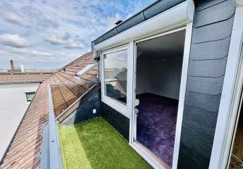 helle und geräumige Dachgeschosswohnung mit Balkon und herrlichem Ausblick über Remscheid