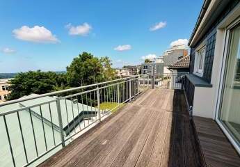 Einzigartiges Mehrfamilienhaus mit einem großzügigem Loft und Garagen mitten im Stadtzentrum.
