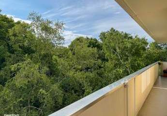 Lichtdurchflutete 4-Zimmer-Wohnung mit großem Balkon & Tiefgaragenstellplatz in Augsburg-Lechhausen