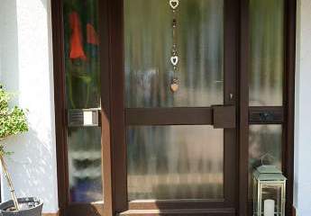 Vollsaniertes neuwertiges Zweifamilienhaus mit Ausbaureserve DG