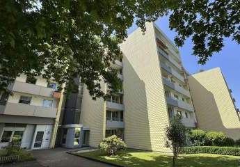Top Etagenwohnung in gepflegtem Mehrparteienhaus. Ca. 83 qm auf 3,5 Z. zzgl. Stellplatz.