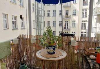 Schöne Wohnung am Mauerpark! Vermietete 2,5 Zimmer mit Balkon.