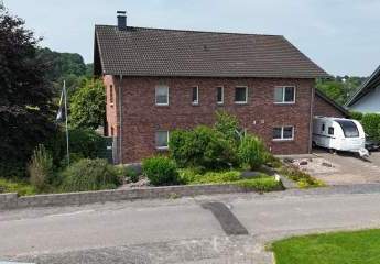 A+ Zweifamilienhaus mit Wärmepumpe, Einliegerwohnung(ca. 75 m²) separat vermietbar, XL-Garage & Pool