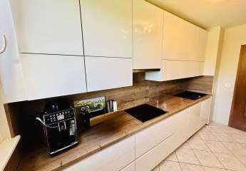 Geräumige Etagenwohnung mit Balkon&Aufzug in zentraler Lage - Ihr neues Zuhause in Komfort und Stil!