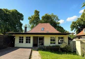 Freistehendes Einfamilienhaus auf Schlossgrundstück im ländlichen Idyll