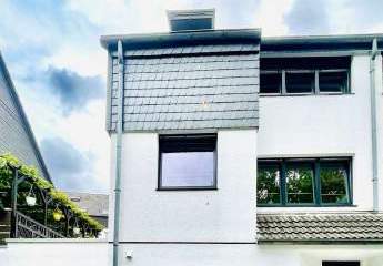 Entzückendes Rheineckhaus mit Terrasse und ausgebautem Dachboden!
