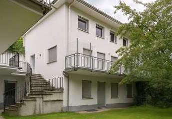 Gepflegtes Mehrfamilienhaus mit 10 WE, sonniger Hanglage, Balkonen, voll vermietet, >5% Rendite