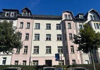 Geräumige 3 Zimmer-Etagenwohnung mit Balkon und Wohnküche in zentraler Lage.