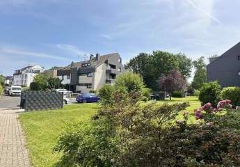 Erstbezug nach Sanierung! Geräumige 128 m2 ETW in Bestlage. Rheinnähe, ruhig + Garage, auch teilbar.