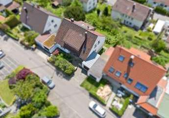 Zweifamilienhaus mit toller Aussicht und viel Potenzial!