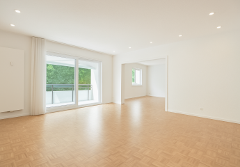 Erstbezug nach Sanierung! Geräumige 128 m2 ETW in Bestlage. Rheinnähe, ruhig + Garage, auch teilbar.