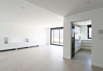 Erstbezug nach Sanierung, nur 280 EUR HG: Traumwohnung in Bestlage, 81 m2, 3 Z., Balkon + XL-Garage.