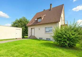 Gepflegtes Einfamilienhaus mit großzügigem Garten - inklusive Baugrundstück in Zell u. Aichelberg!