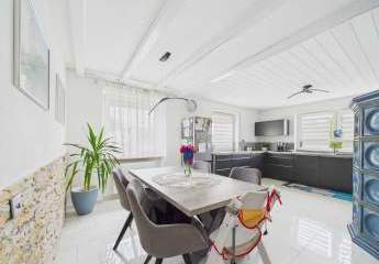 Großzügige Eigentumswohnung mit Garten, Garage & Top-Ausstattung in ruhiger Lage - Walddorf!