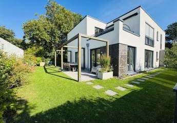 Exklusive EG-Wohnung, 143 m² WFL, 4,5 Z., 320 m² Garten (Sondernutzung), Garage, 2 Stellplätze