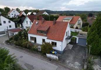Charmantes Zweifamilienhaus mit großem Garten und viel Potenzial in Pöttmes