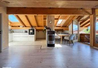 Traumhafte kernsanierte 2-Zimmer-Dachgeschosswohnung in Grassau mit 2 Balkonen & Stellplatz