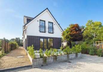 Neubau-Doppelhaus mit exzellentem Energiestandard, 2 Terrassen und traumhaftem Westgarten