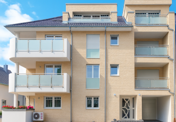 Perfekt für Singles, Paare & kleine Familien – moderne 3-Zi-Gartenwohnung mit großer Terrasse & TG