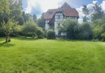 Grundstück mit exzellenter Verkehrsanbindung in luxuriöser Villenlage